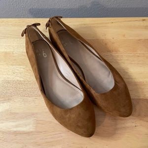 Women’s Size 10 Brown Flat w/ Embellished Tie Back